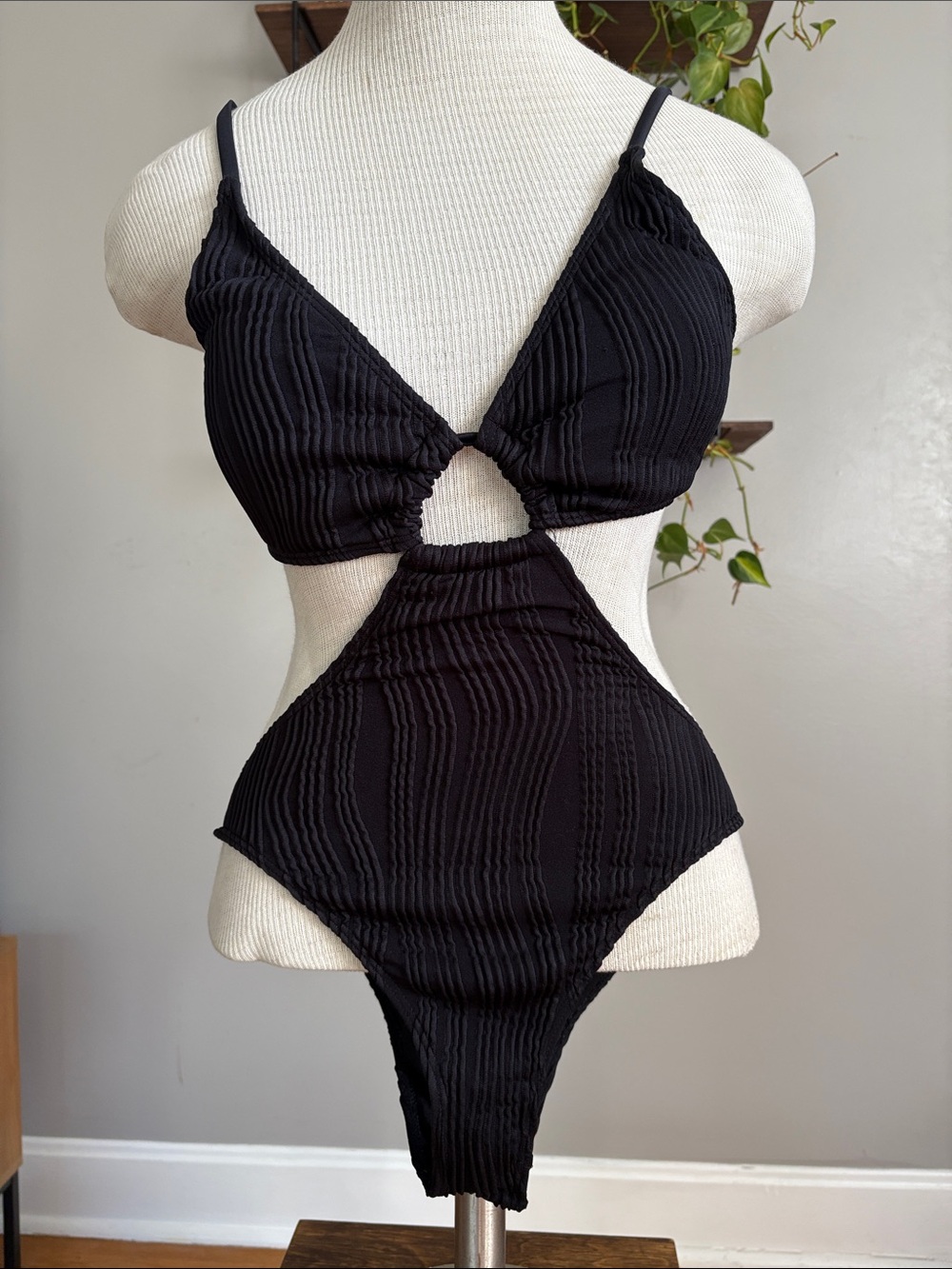 Women’s Black Cutout Ribbed One-Piece Swimsuit